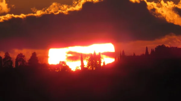 Puesta Sol Con Sol Poniéndose Lentamente Siempre Dándonos Formas Colores — Foto de Stock