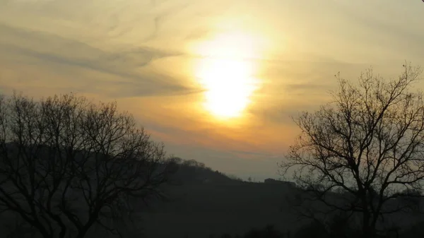 Кольори Заходу Сонця Захід Сонця Між Хмарами Туманом Робить Його — стокове фото