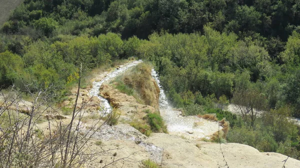 Известняковых Скал Термальная Вода Этого Прекрасного Места Каскадом Спускается Природным — стоковое фото