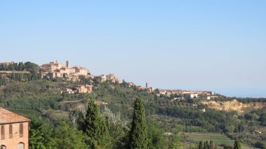 Güzel manzara, bu manzaralar doğal ve kırsal Toskana manzaraları arasındaki güzelliğin bir karışımı.