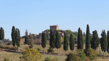 Güzel manzara, bu manzaralar doğal ve kırsal Toskana manzaraları arasındaki güzelliğin bir karışımı.