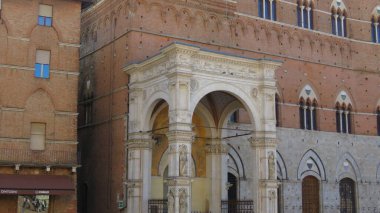 Tarihsel detaylar antik kültürümüzü ve tarihimizi en eski mimarilerde işaretliyor.