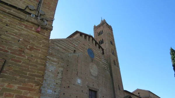 古老的教堂 在意大利 如果你想看看我们古老的历史和文化 你必须寻找他们的 — 图库照片