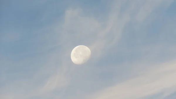 Φεγγάρι Ένα Ωραίο Εφέ Στον Ουρανό Αυτό Σύννεφο Που Περνά — Φωτογραφία Αρχείου