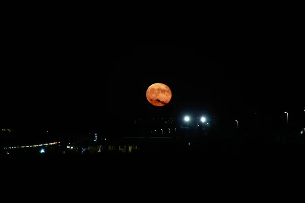 New Moon Which Slowly Rises Night Giving Immense Natural Spectacle — Foto Stock