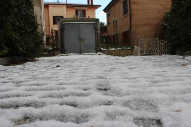 Kış renkleri, kar yağdığında kış renkleri sadece her şeyin aynı renge büründüğü yerde beyazlaşır.