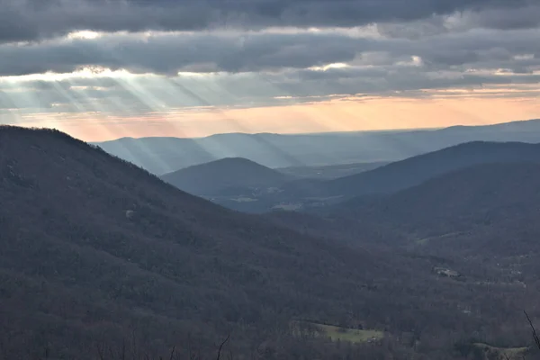 Poranne Promienie Świetlne Blue Ridge Parkway — Zdjęcie stockowe