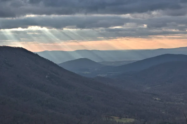 Poranne Promienie Świetlne Blue Ridge Parkway — Zdjęcie stockowe