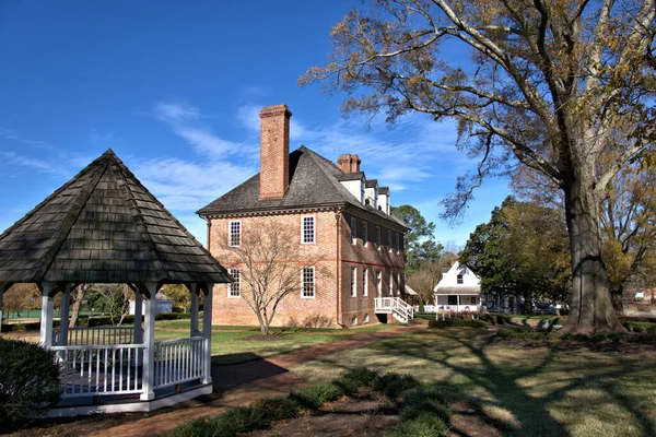 Stort Gammalt Historiskt Hem Omgivet Färgglada Landskap Virginia — Stockfoto