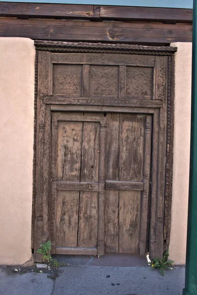 Hermosa Puerta Madera Tallada Gruesa Hogar Adobe — Foto de Stock