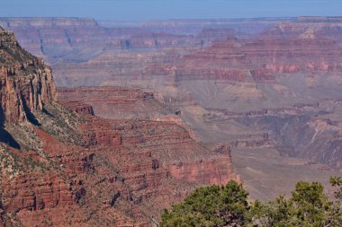 Büyük Kanyon, dünyadaki kurak toprak erozyonunun en iyi örneklerinden biri olarak kabul edilir..