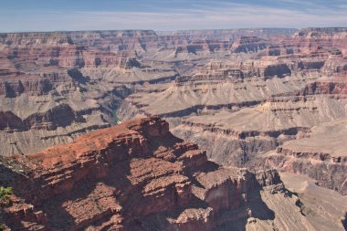 Colorado Nehri, 1.8 milyar yıllık jeolojik tarihi açığa çıkaran platodan geçti.