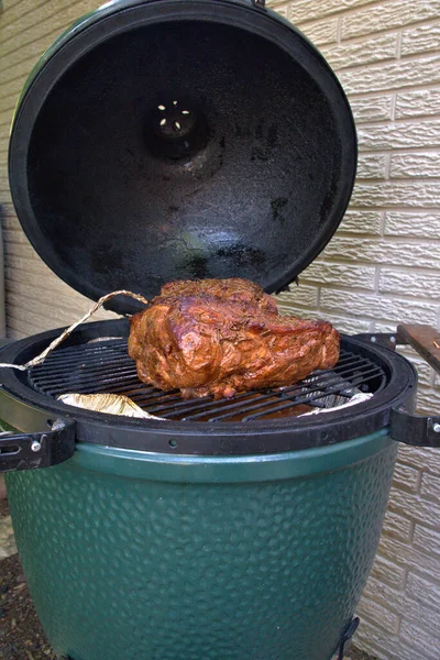 Smoking Pork Butt Our Fireman Who Called Out Home Passerby — 스톡 사진