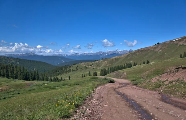 Quad Trail Durch Die Rocky Mountains Zeitigen Frühling — Stockfoto