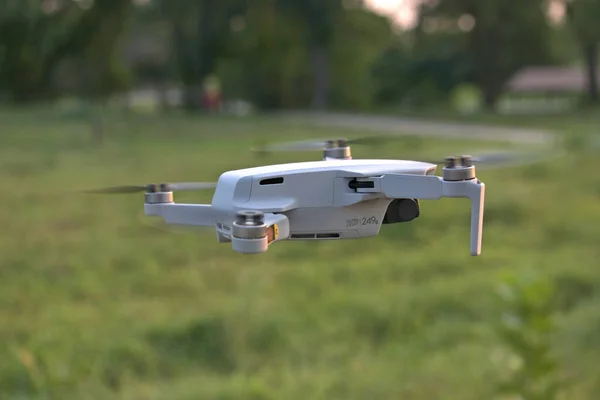 Close Quad Copter Flying Very Close Camera — Stock Photo, Image