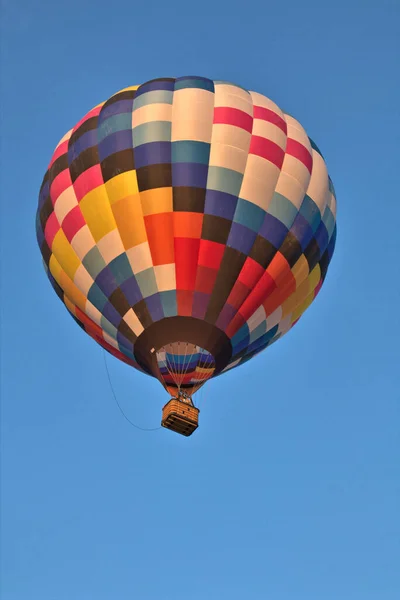 Kleuren Pop Hete Lucht Ballon Met Vroege Ochtend Licht — Stockfoto