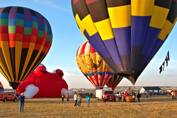 Balloon Pilots Crew Filling Balloons Heated Air Getting Ready Launch — Stock Photo, Image