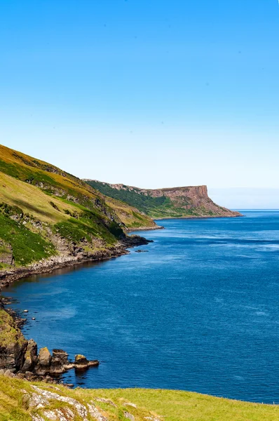 Klippe an der Nordküste in Nordirland — Stockfoto