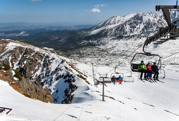 Voorjaar skiën in Tatra gebergte in Polen — Stockfoto