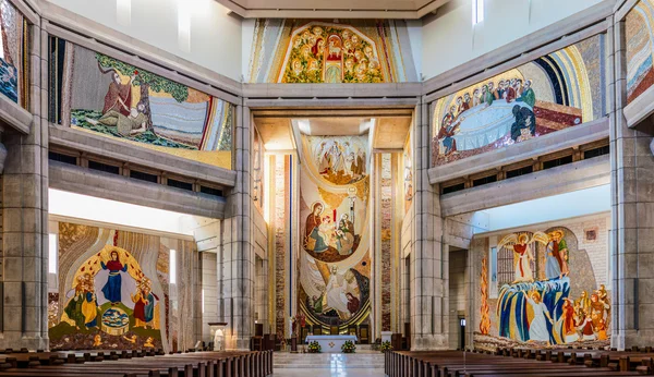 Interior do Santuário Papa João Paulo II em Cracóvia, Polônia — Fotografia de Stock