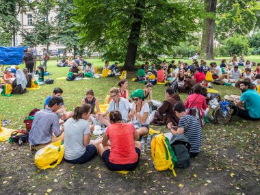 Dünya Gençlik günü 2016. Krakov, Polonya Planty Parkta piknik