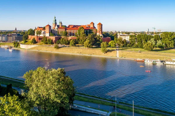 Koninklijke Wawel Kathedraal Kasteel Krakau Polen Luchtfoto Bij Zonsondergang Rivier — Stockfoto