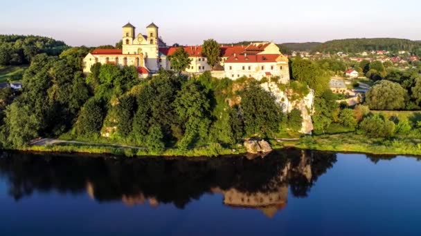 Tyniec Krakow Polonya Yakınlarında Vistula Nehri Ndeki Kayalık Tepede Benedictine — Stok video