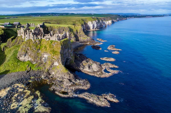 Ruinen Der Mittelalterlichen Burg Dunluce Klippen Buchten Und Halbinseln Nordküste — Stockfoto