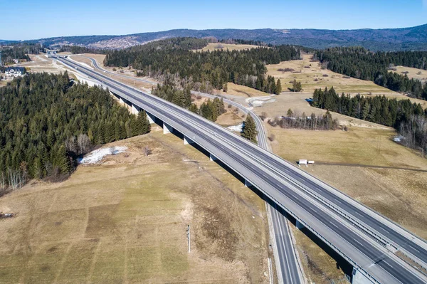 Régi Autópálya Krakkóból Zakopane Lengyelországban Úgynevezett Zakopianka Viaduktok Emelkedett Válaszutak — Stock Fotó