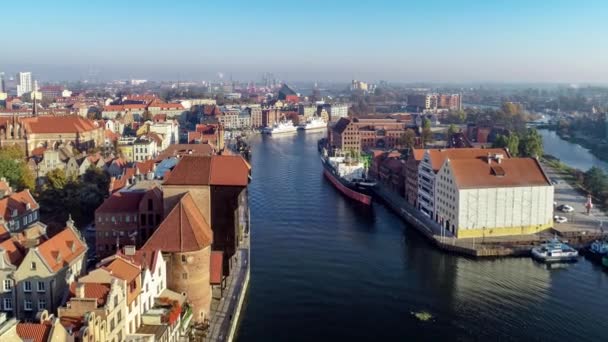 Danziger Altstadt Polen Mit Dem Ältesten Mittelalterlichen Hafenkran Zuraw Europas — Stockvideo