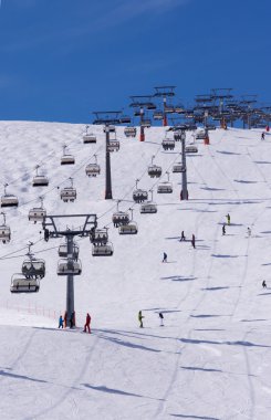 Kayakçı ve iki chairlifts Solden, Avusturya