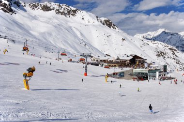 Avusturya Alpleri'nde Kayak Merkezi Sölden