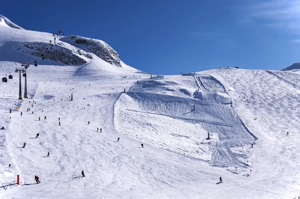Skifahren auf Hintertuxer Gletscher — Stockfoto