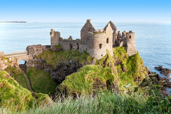 Ruiny zamku Dunluce w Irlandii Północnej — Zdjęcie stockowe