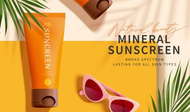 Üç boyutlu resimde sarı arka planda güneş gözlüğü ve yazlık palmiye yaprakları olan düz güneş kremi tüpleri. Yaz kozmetik ürünleri için uygun.