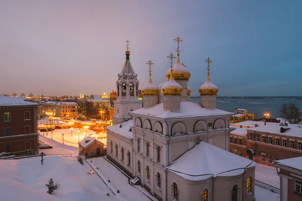 Kirche in Russland im Winter bei Nacht lizenzfreie Stockfotos