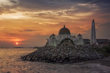 Malacca Boğazı cami günbatımı