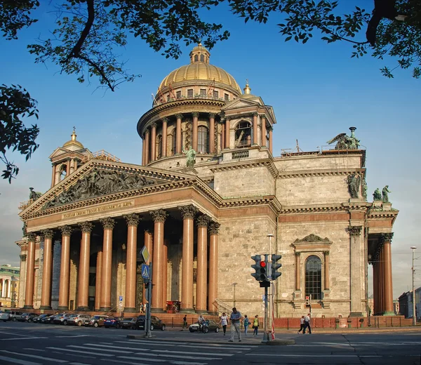 St isaac kathedraal in Sint-petersburg — Stockfoto