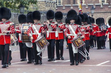 Londra'da değişen nöbetçiler