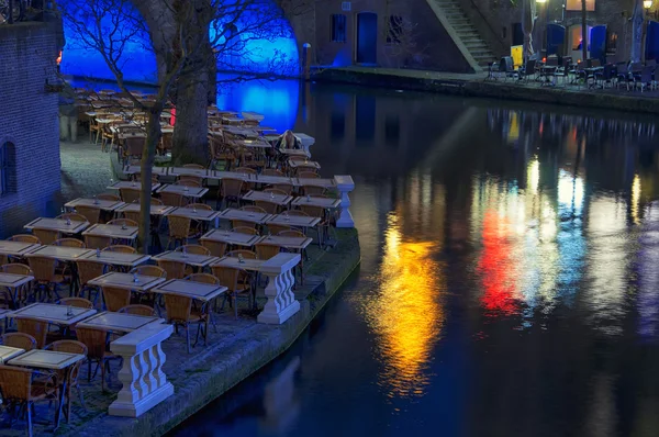 Oudegracht zona di notte a Utrecht — Foto Stock