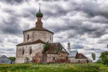 Manastırda suzdal