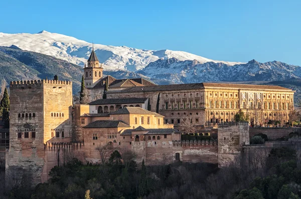 Luchtfoto van het alhambra paleis in granada — Stockfoto