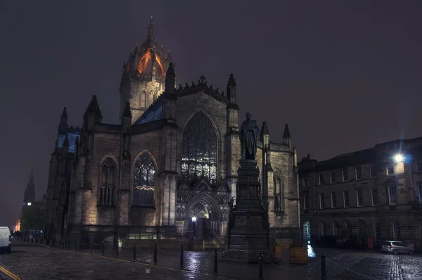 Cattedrale di St Giles di notte — Foto Stock