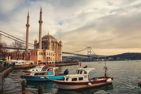 Ortakoy mecset Isztambulban — Stock Fotó