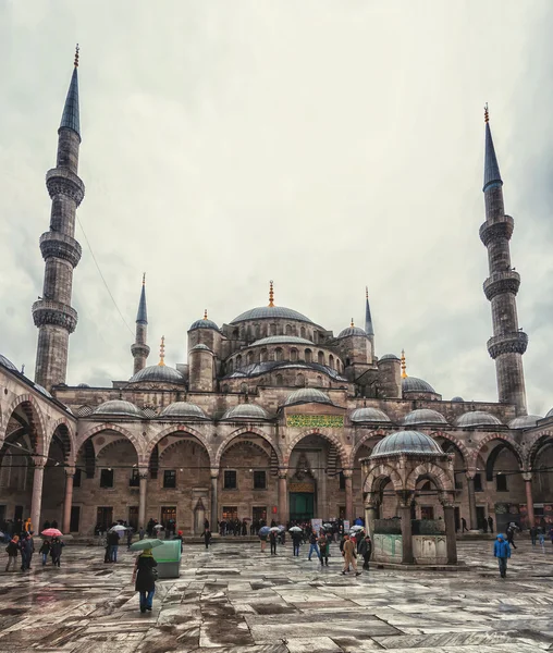 Pátio da Mesquita Azul, Istambul Imagens De Bancos De Imagens