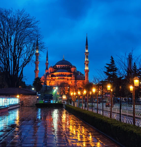 Sultan Ahmed blauwe moskee 's nachts. Istanbul, Turkije — Stockfoto