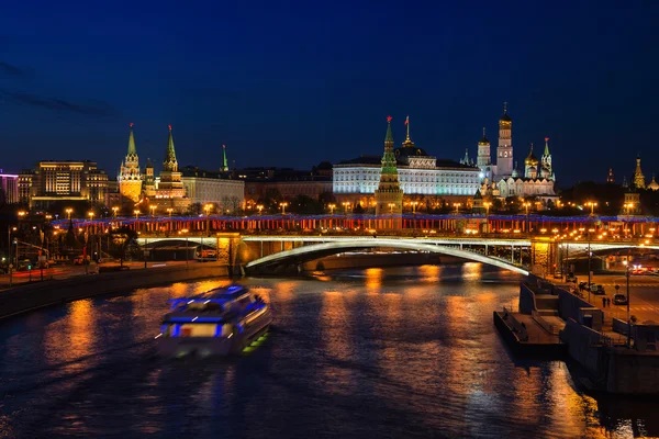 Moskovan kaupungin keskusta yöllä — kuvapankkivalokuva