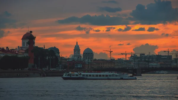 Река Нева в Санкт-Петербурге, Россия — стоковое фото