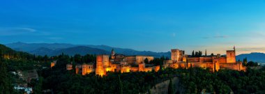 Alhambra Palace Granada, İspanya Hava panoramik gece görünümü