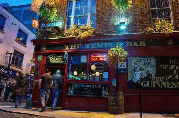 Temple bar at night in Dublin, Ireland — Stock Photo, Image